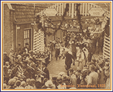 862111 Afbeelding van een feestelijke gekostumeerde optocht, met de muziek voorop, tijdens een straatfeest in de ...